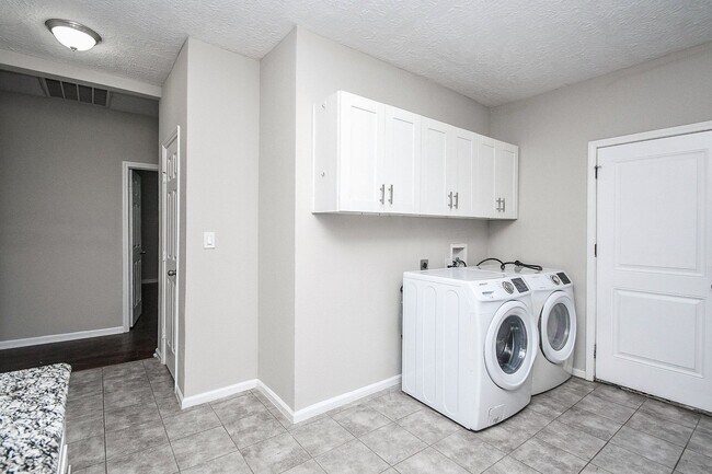 Building Photo - 4137 Galesburg St