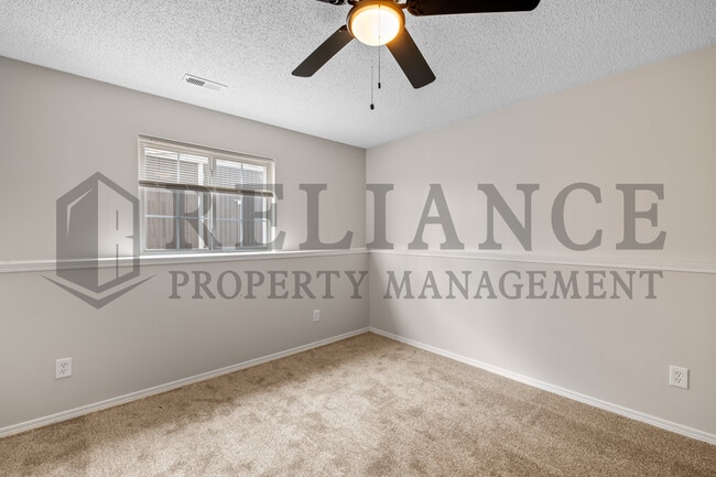 Building Photo - 215 Peachwood Dr