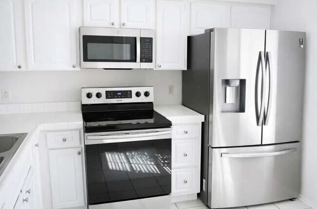 Building Photo - 11316 Maybrook Ave