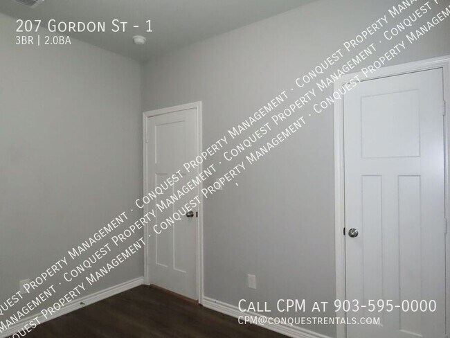 Building Photo - 207 Gordon St