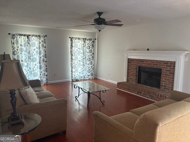 Building Photo - 4961 Brownwood Dr