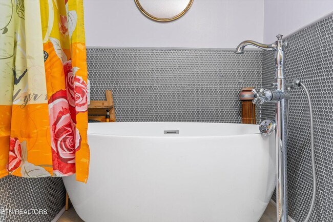 Building Photo - 1301 Chert Pit Rd