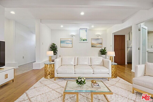 Building Photo - 5667 Heatherdale Dr