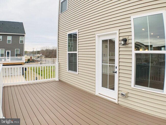 Building Photo - 11380 Willow Green Cir