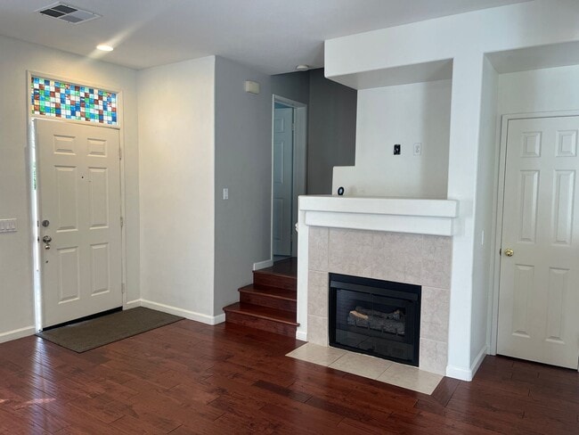 Building Photo - 4 Bedroom Townhome for Rent in Stevenson R...
