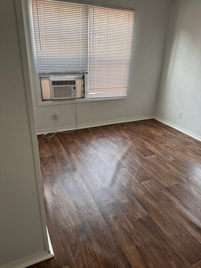 Building Photo - 3-Bedroom 2-Bath Home w/ Screened in Porch in Niceville