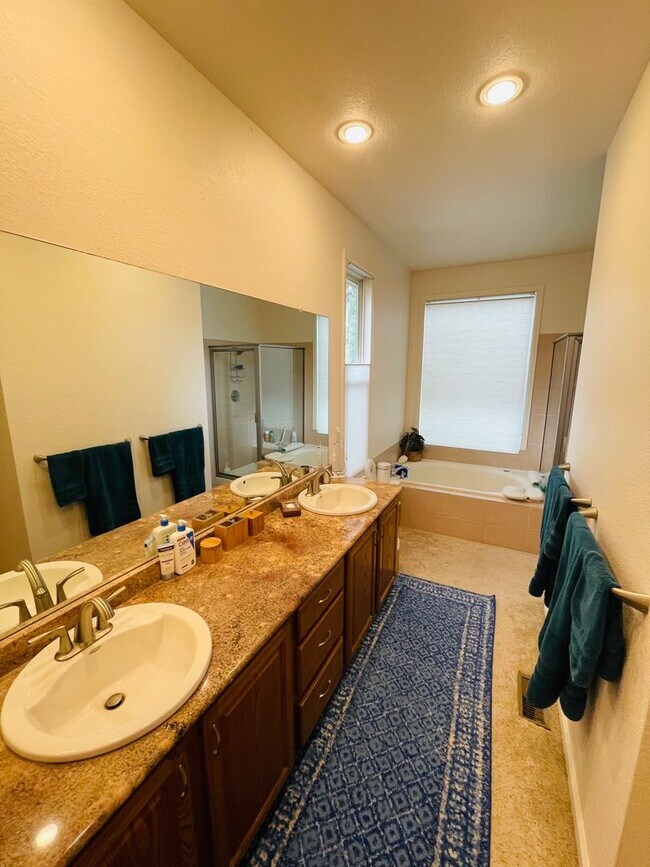 Building Photo - Charming home located in Coal Creek Ranch-$1000 Off First Month's Rent!