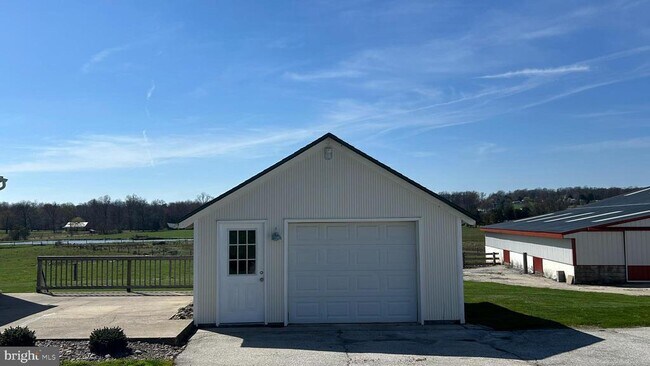 Building Photo - 165 Ammon Rd