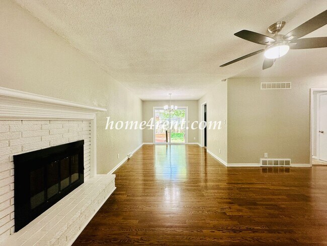 Building Photo - Updated Raytown Ranch w/ Wood Floors, SS Appliances, Finished Basement and a Fenced Yard!
