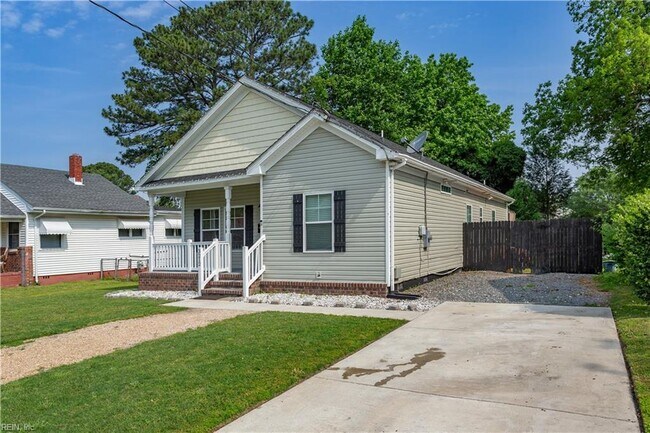 Building Photo - 3212 Downes St