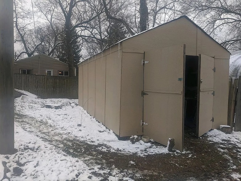 Building Photo - 5026 Rosslyn Ave