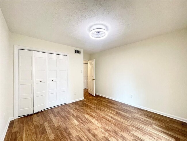 Building Photo - 5014 Meadow Ln