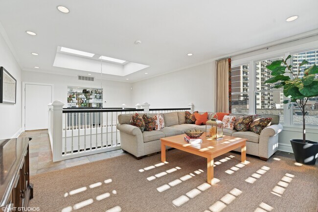 Building Photo - 38 E Elm St