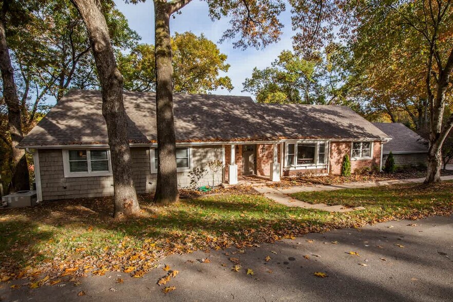 Building Photo - 2104 Almand Dr