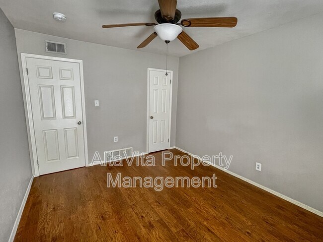 Building Photo - 4213 Avon Ct