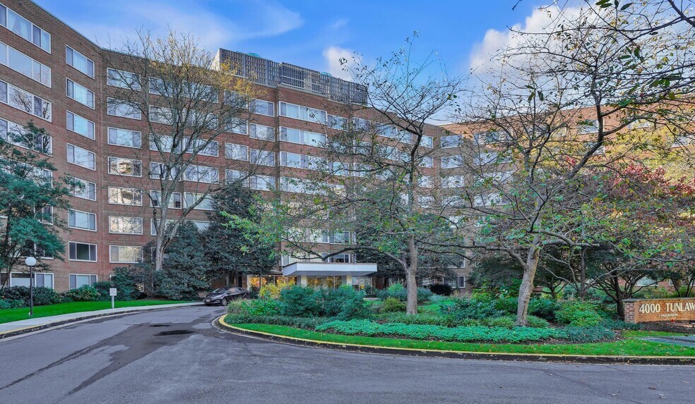 Building Photo - 4000 Tunlaw Rd NW