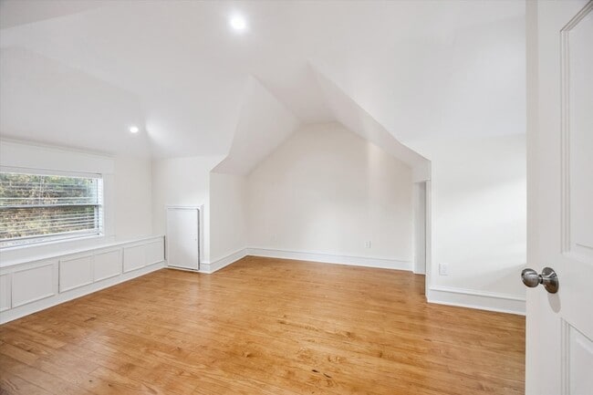 Building Photo - 1847 Cortlandt St