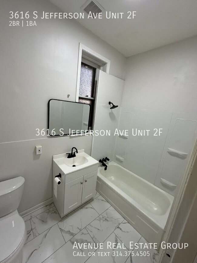 Building Photo - Spacious 2-Bedroom 1-Bathroom in Saint Lou...