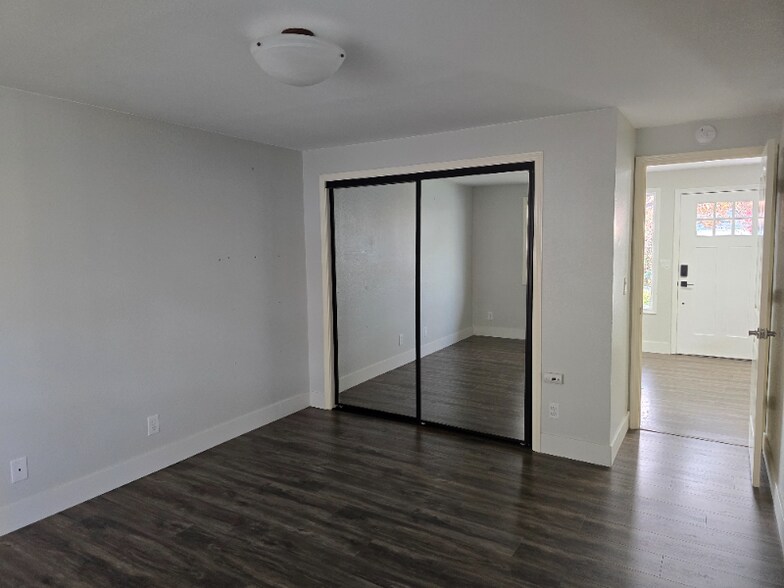 Building Photo - 2516 S Sumac Ln