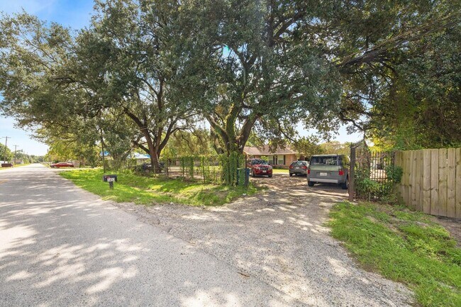Building Photo - 1450 Mesquite St