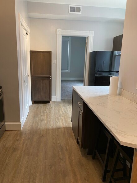 Building Photo - 4237 Chambers St