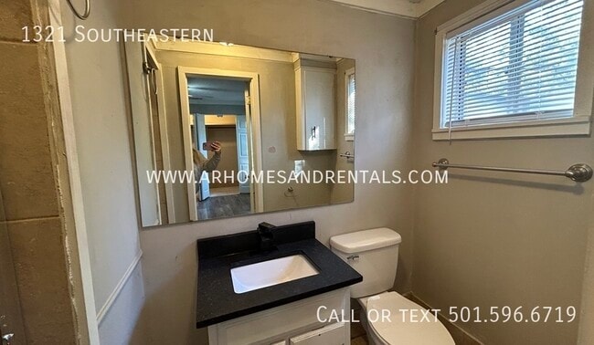 Building Photo - 1321 Southeastern-