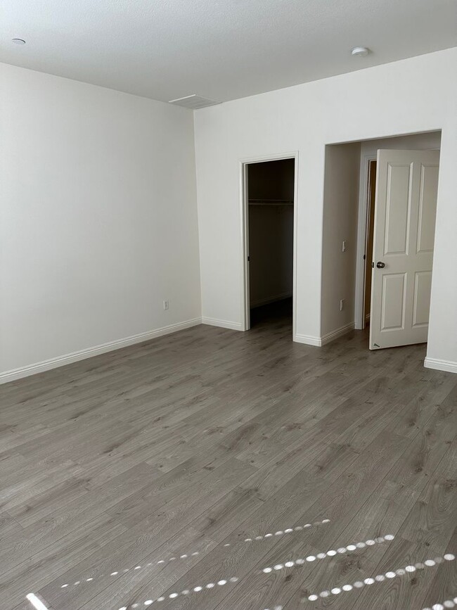 Building Photo - 3 bed  + Loft / 3.5 bath in Placentia, Ora...