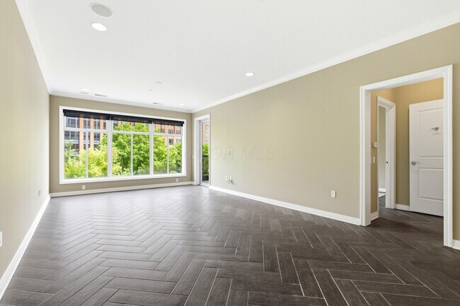 Building Photo - 250 Daniel Burnham Square