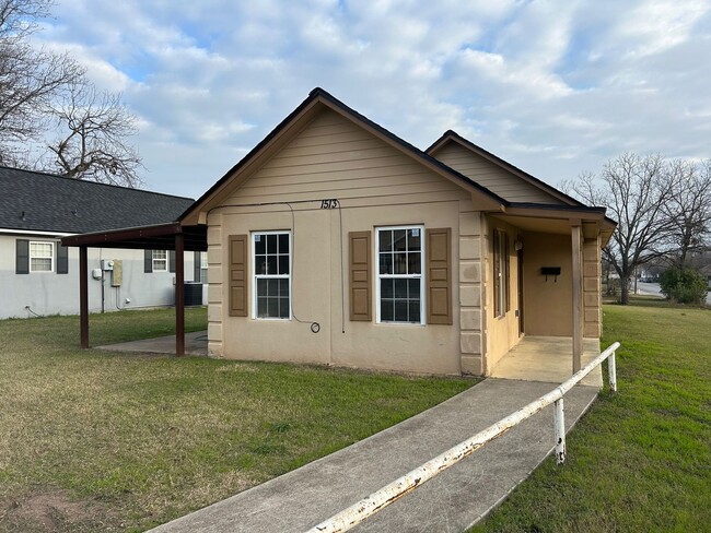 Building Photo - Spacious Waco ISD Home