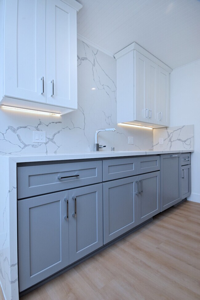 Building Photo - Capri Villa Apartments