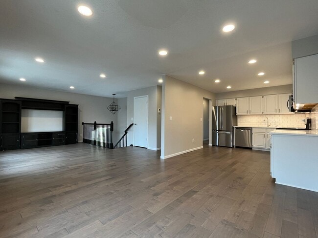 Building Photo - 2257 Oregon Ct