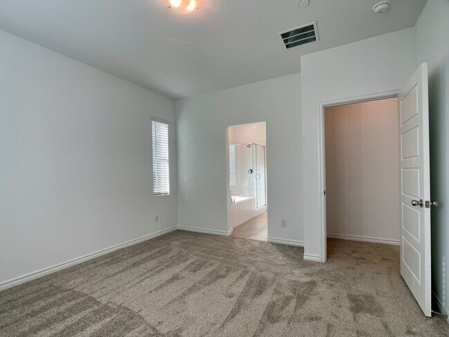 Building Photo - LOVELY TOWNHOUSE FOR RENT - GATED 3 BED 3 ...
