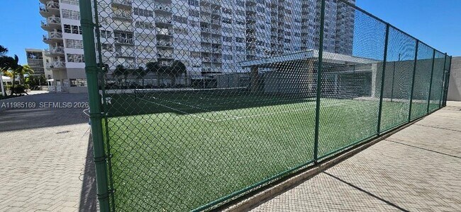 Building Photo - 18011 Biscayne Blvd