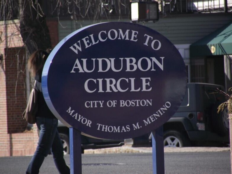 Building Photo - 879 Beacon St