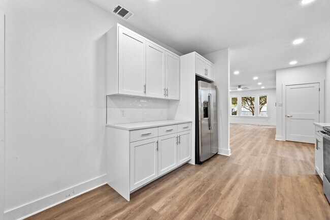 Building Photo - Top of the line House in West Campus for A...