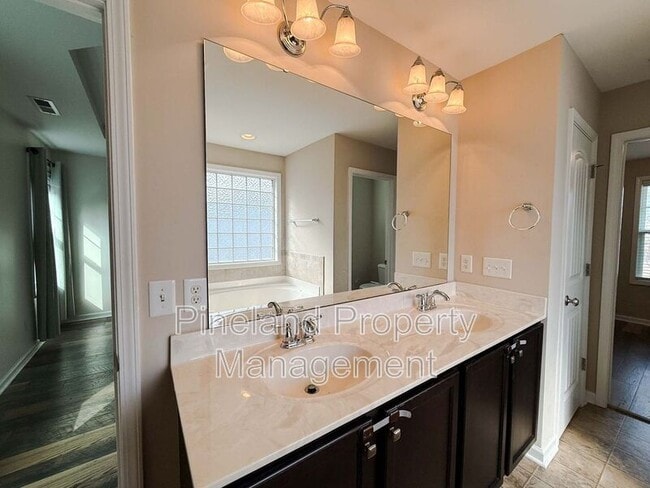 Building Photo - 1033- 164 Ladden Lane