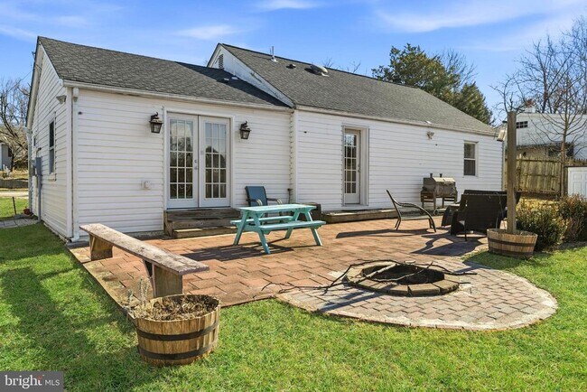 Building Photo - 4016 Hirst Dr