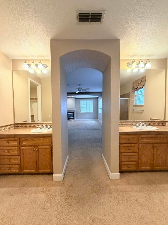 Building Photo - 1680 Whispering Wind Dr