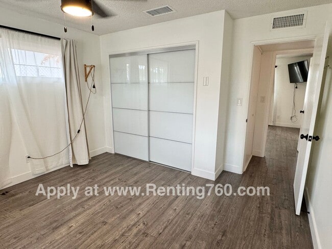 Building Photo - Modern & Updated Home With Solar!