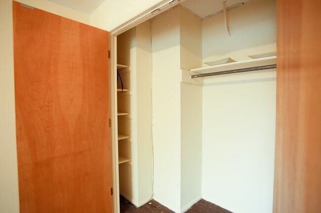 Building Photo - 1800 Jefferson Park Ave