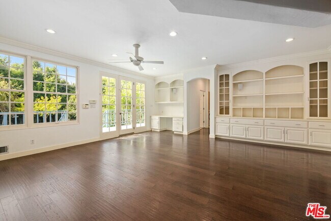 Building Photo - 139 S Anita Ave