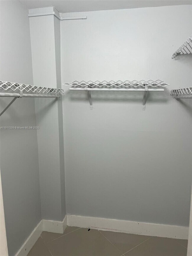 Building Photo - 1825 S Ocean Dr