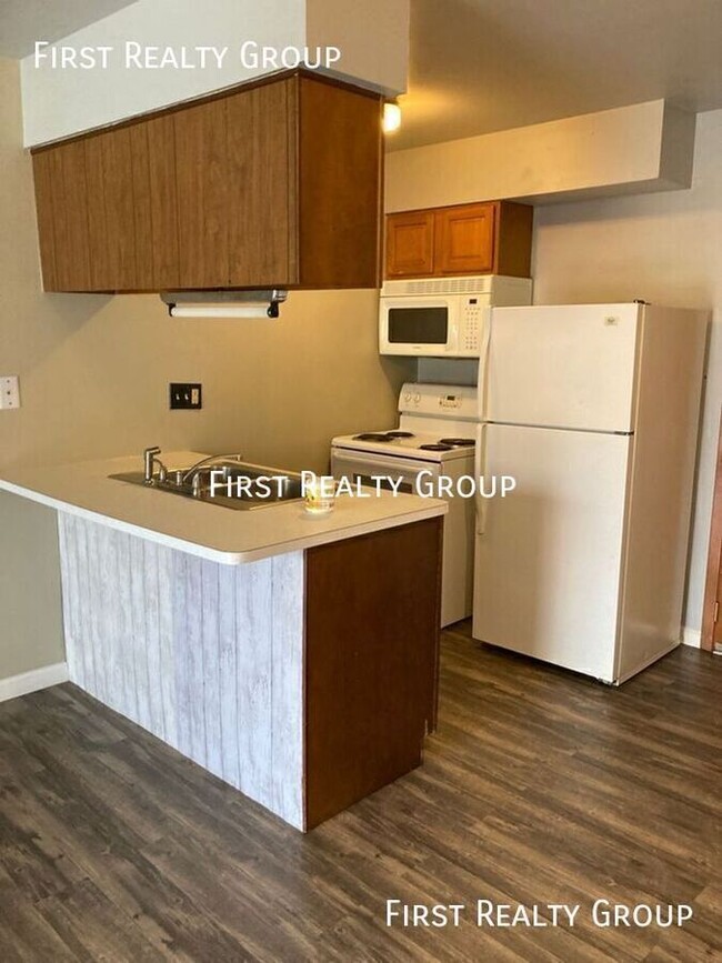 Building Photo - 1 Bedroom, 1 Bath Apartment, Dayton, OH. M...