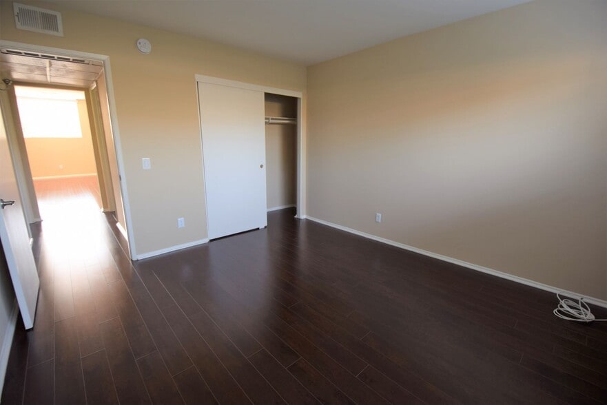 Building Photo - 12352 Burbank Blvd