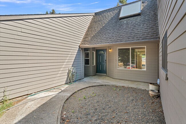 Building Photo - 9th Ct Duplex - AL-2402