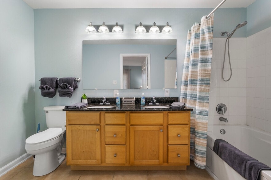 Building Photo - 2421 Beachview Dr