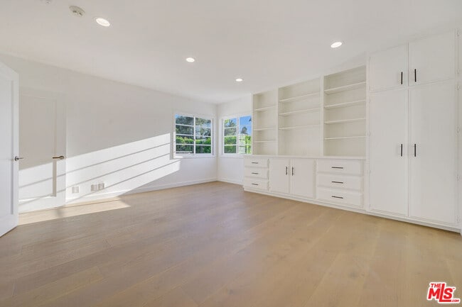 Building Photo - 507 N Arden Dr