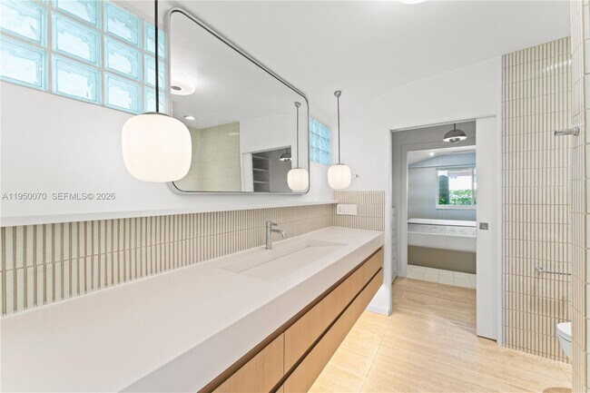 Building Photo - 1250 NE 87th St