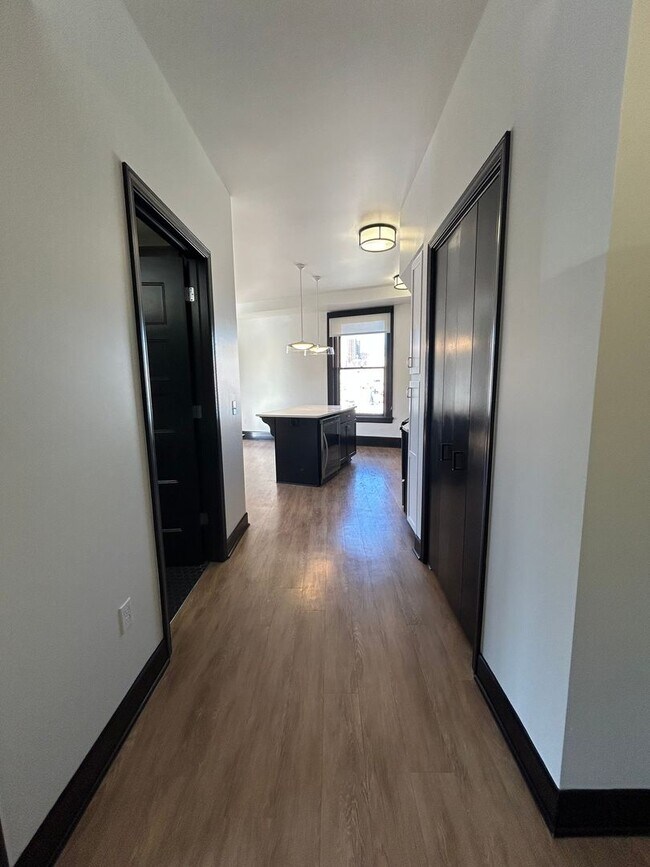 Building Photo - Luxury Downtown Living | Spacious 1-Bedroom 1-Bathroom Loft