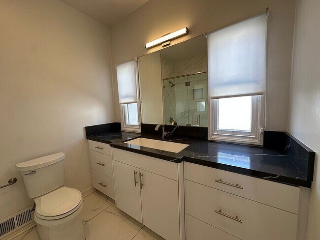 Building Photo - 1407 Laurel Ave